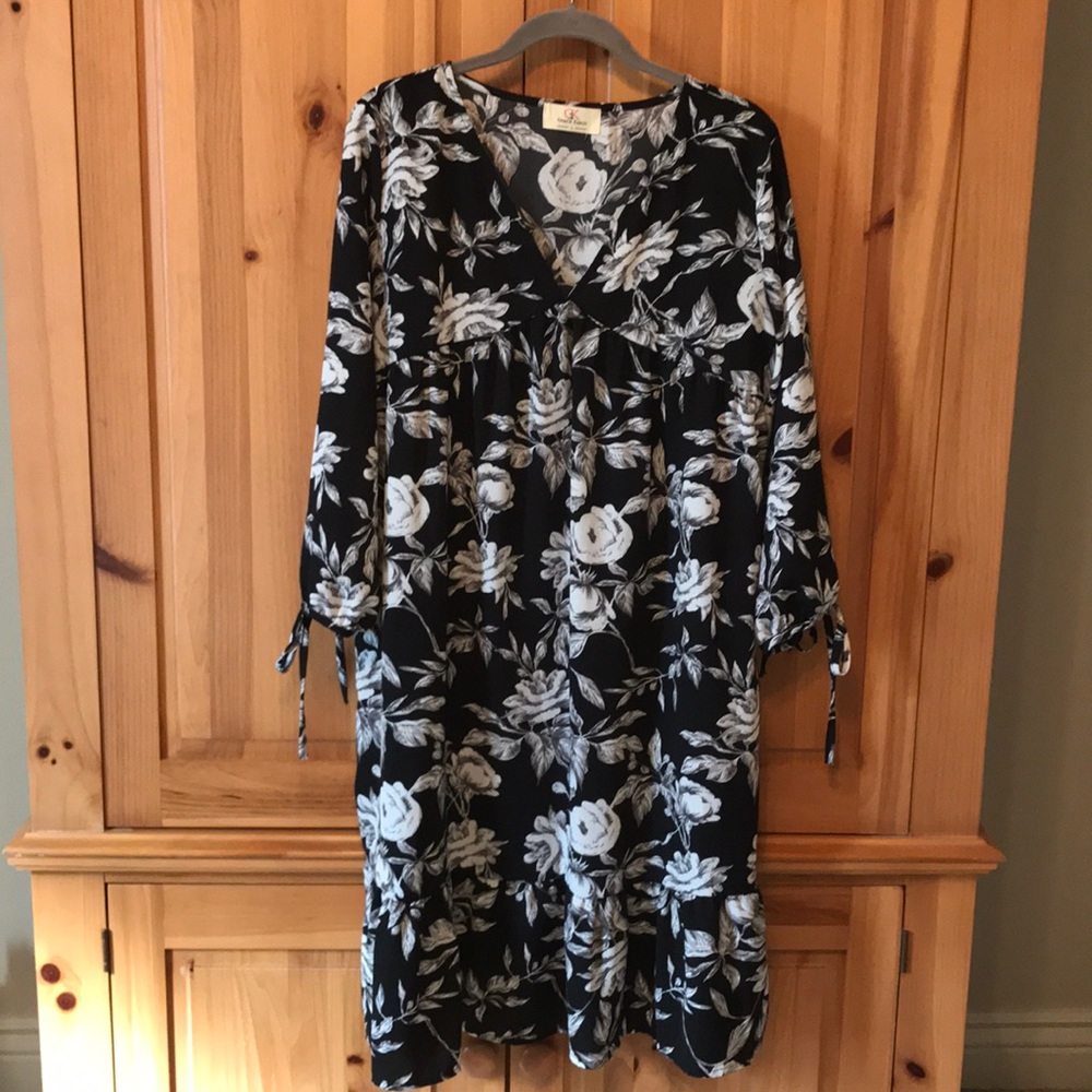 Black and White Floral MIDI Dress